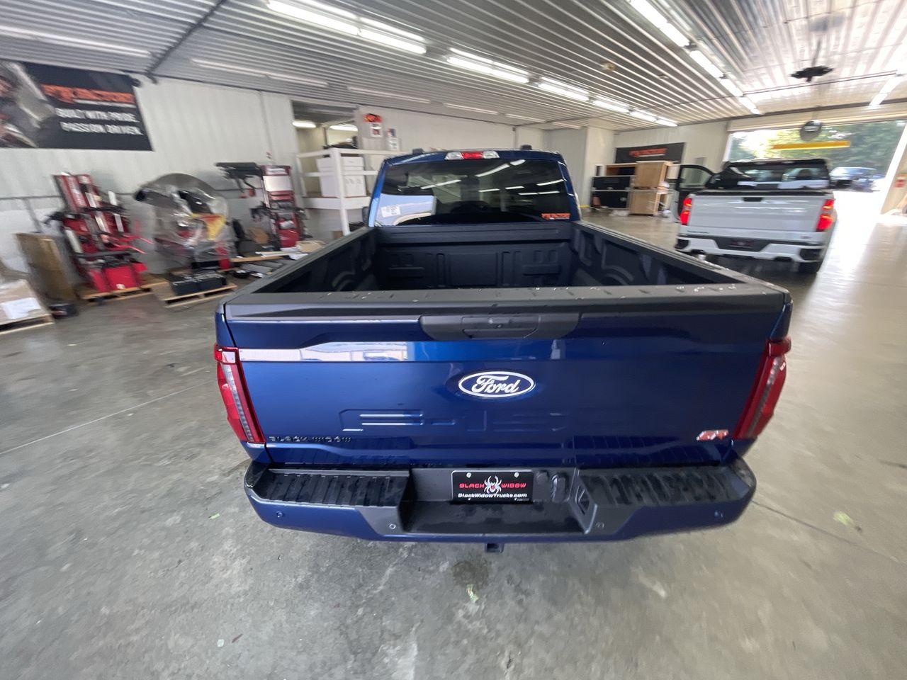 Vehicle Image 6