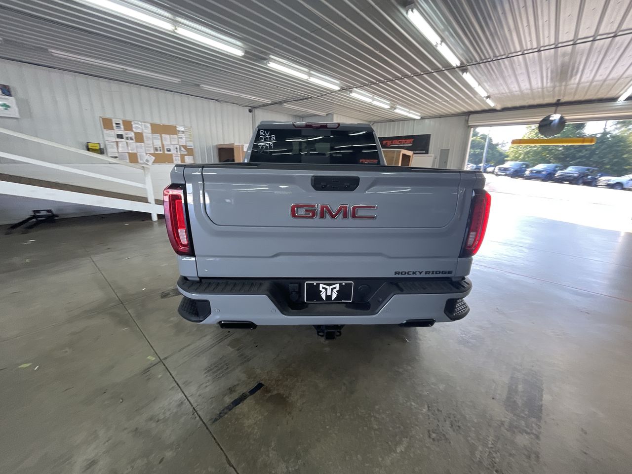 Vehicle Image 6