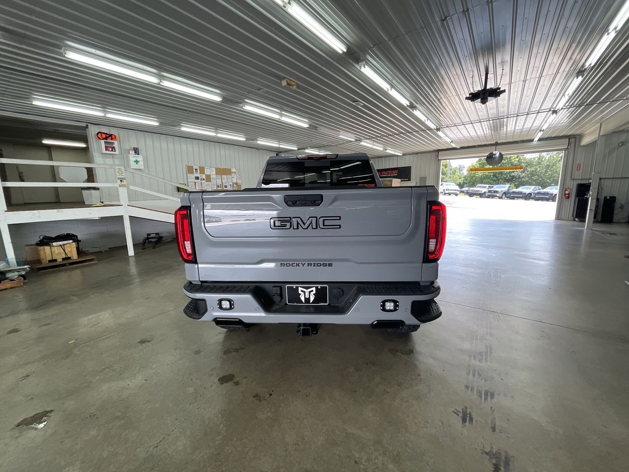 Vehicle Image 6