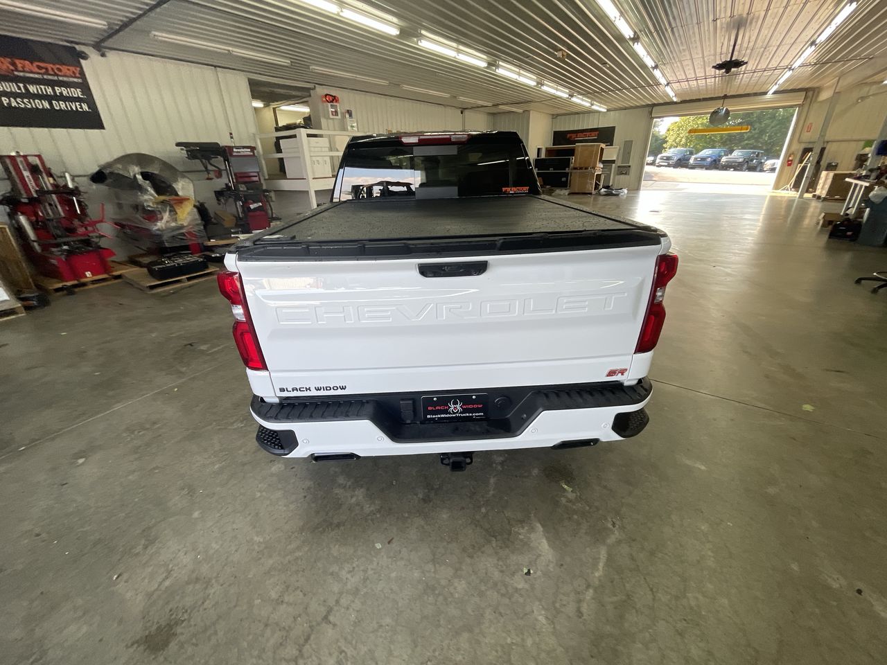 Vehicle Image 6