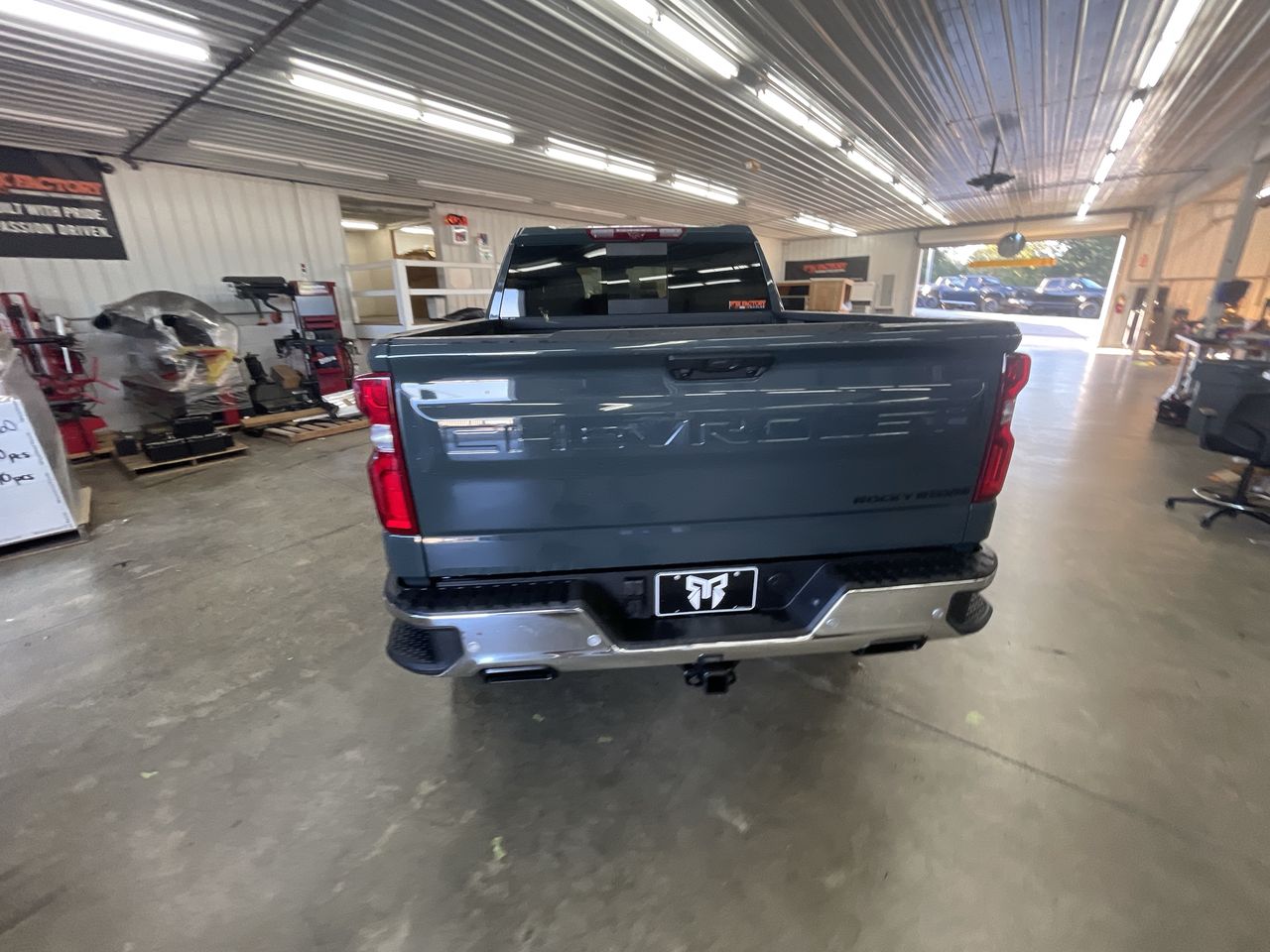 Vehicle Image 6