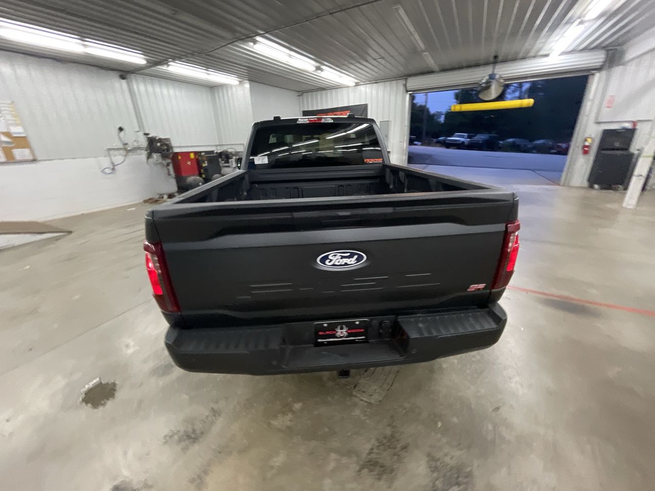 Vehicle Image 6