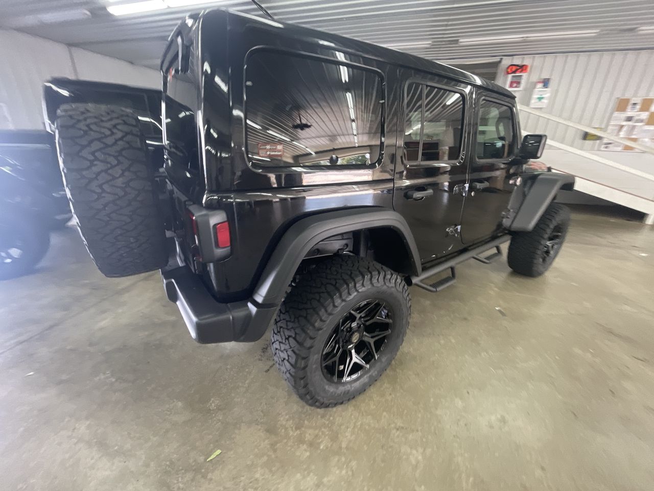 Vehicle Image 8