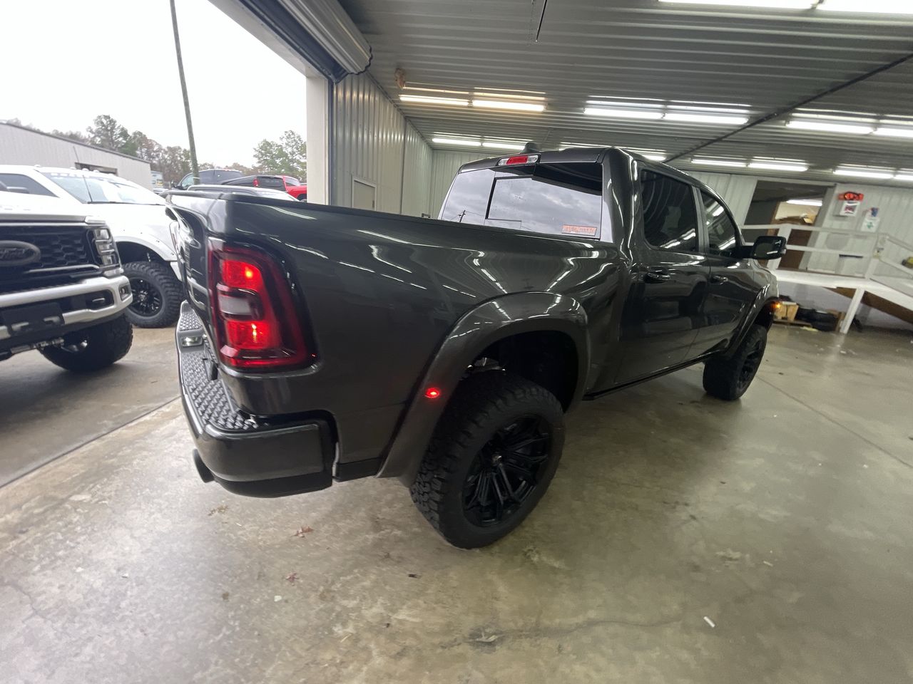 Vehicle Image 8