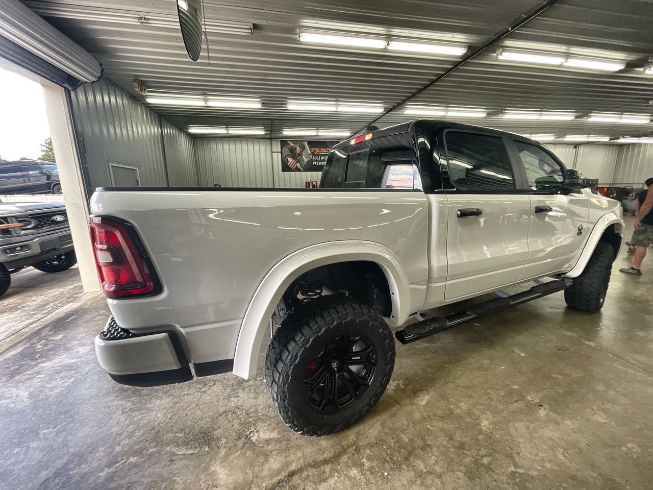 Vehicle Image 8