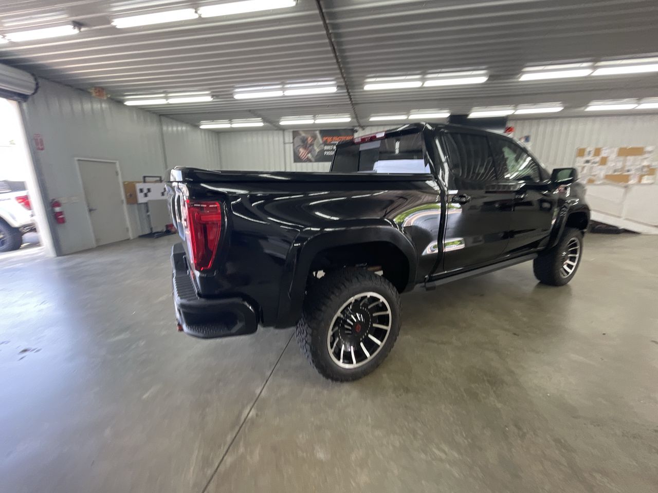 Vehicle Image 8
