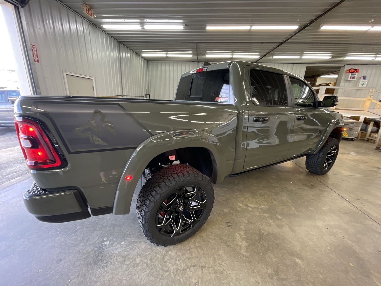 Vehicle Image 8