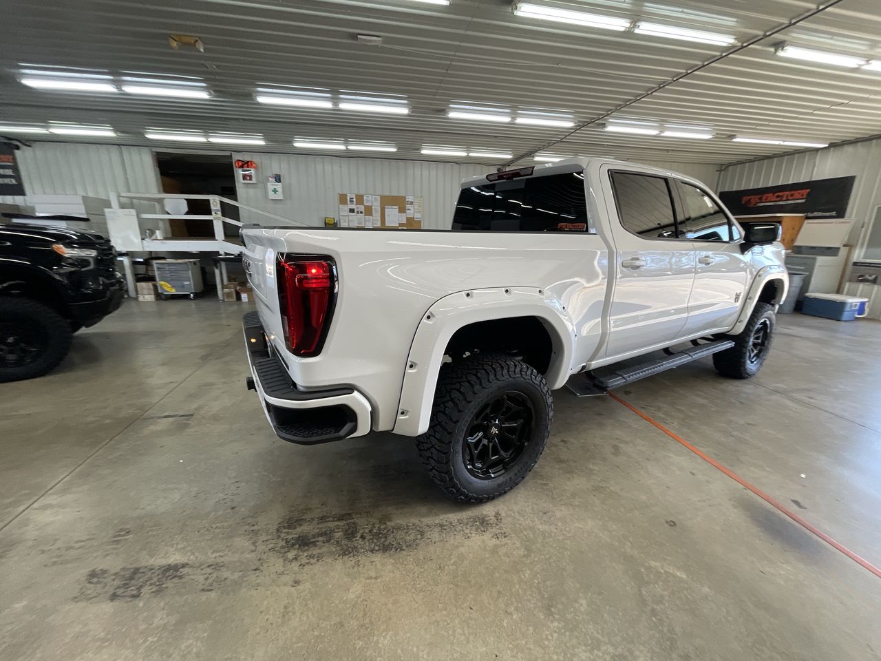Vehicle Image 8