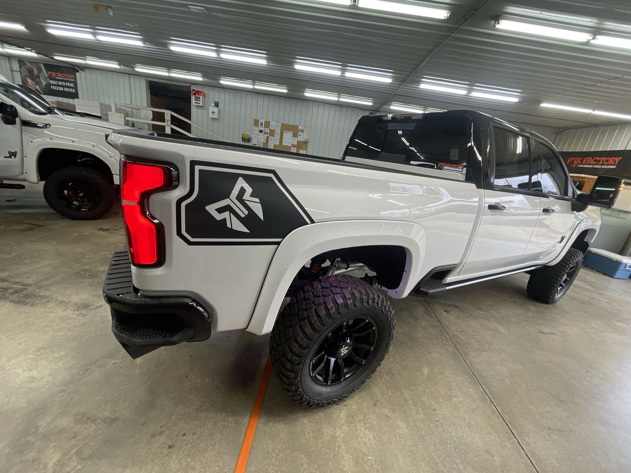 Vehicle Image 8