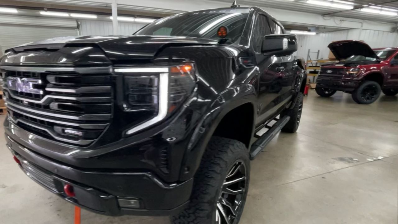 Vehicle Image 4