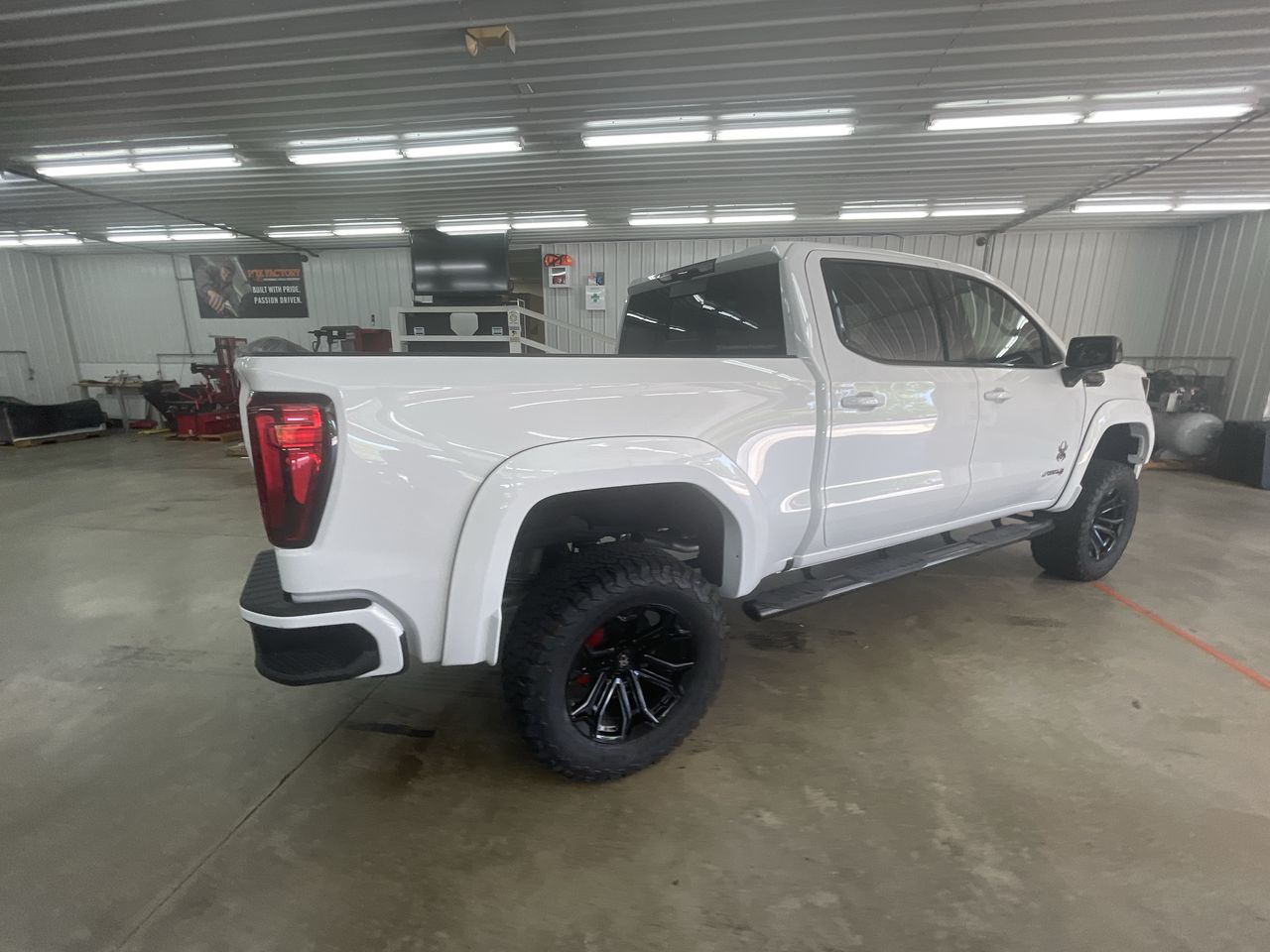Vehicle Image 8
