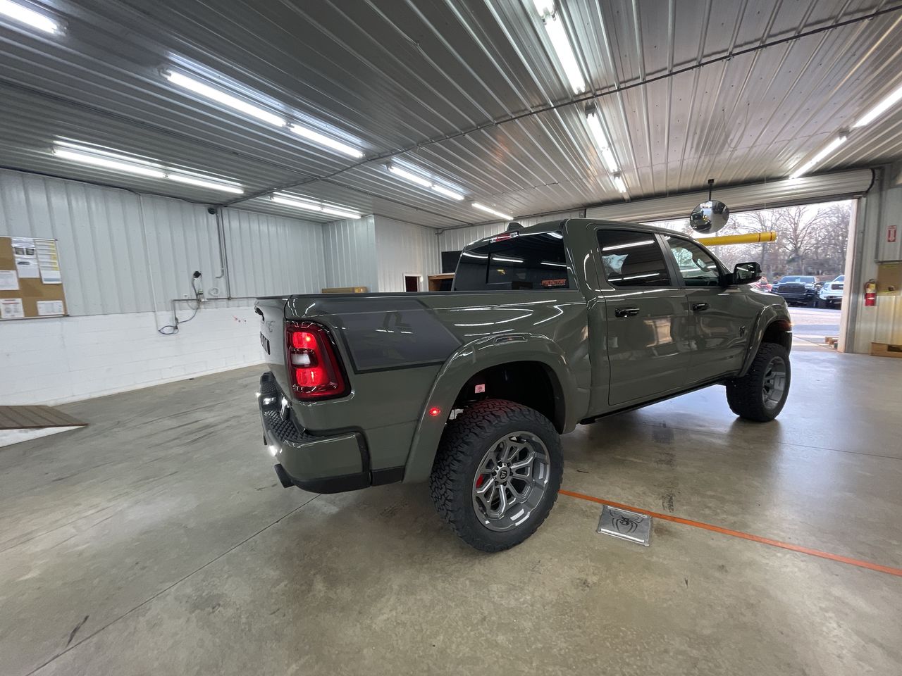 Vehicle Image 8