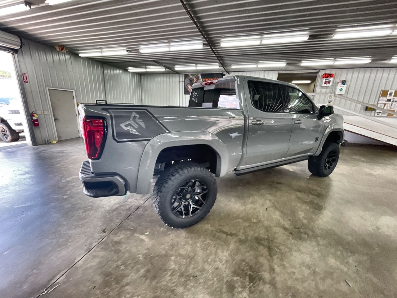 Vehicle Image 8