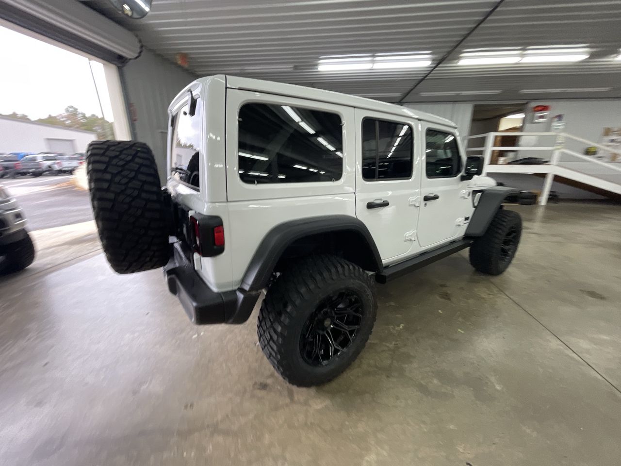 Vehicle Image 8