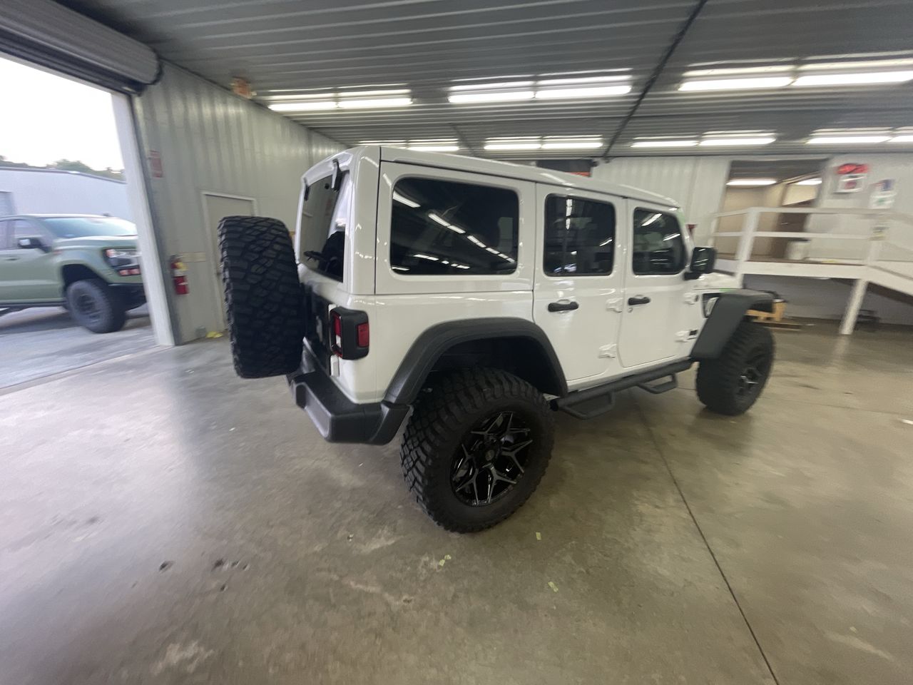 Vehicle Image 8