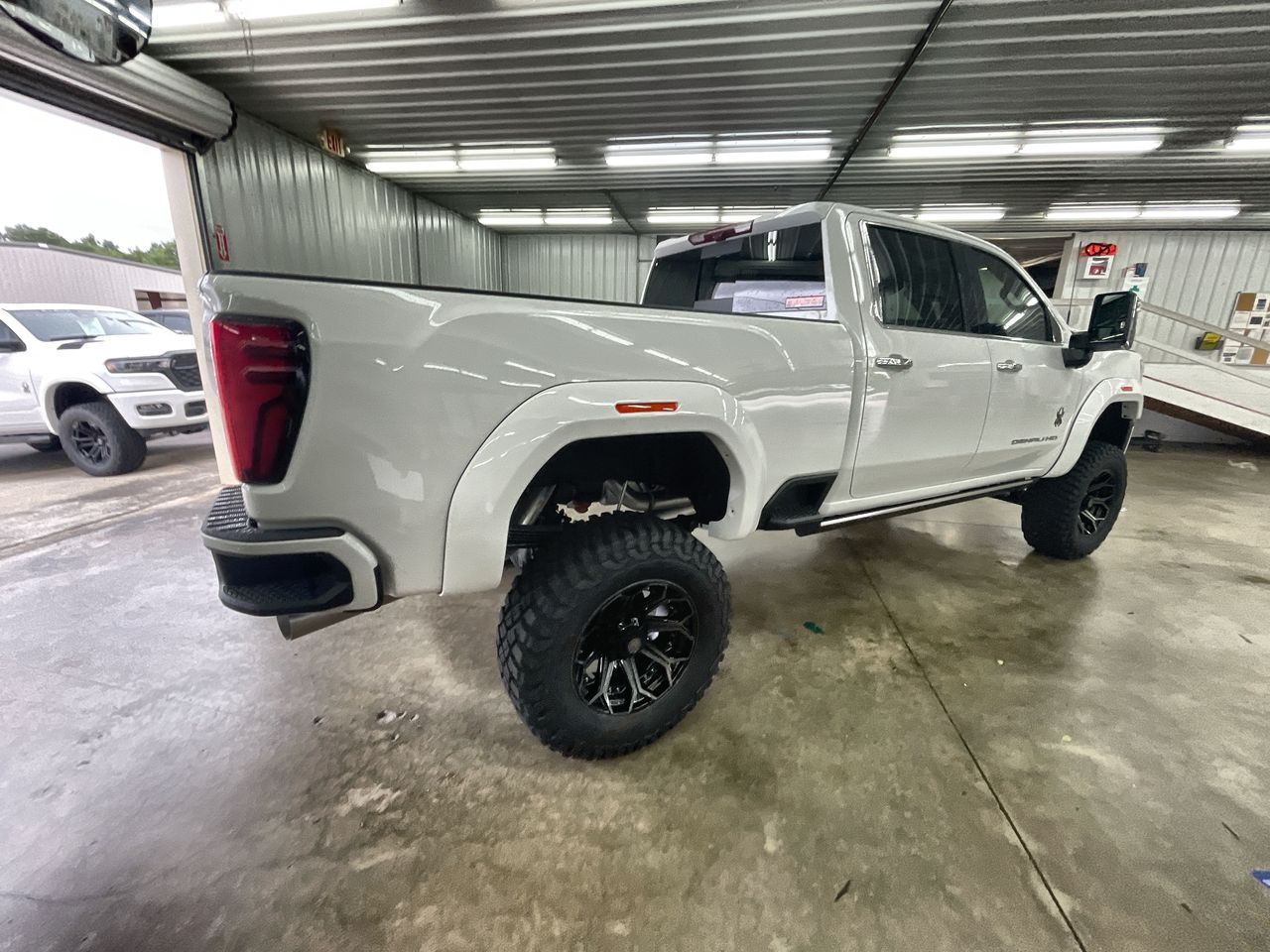 Vehicle Image 8