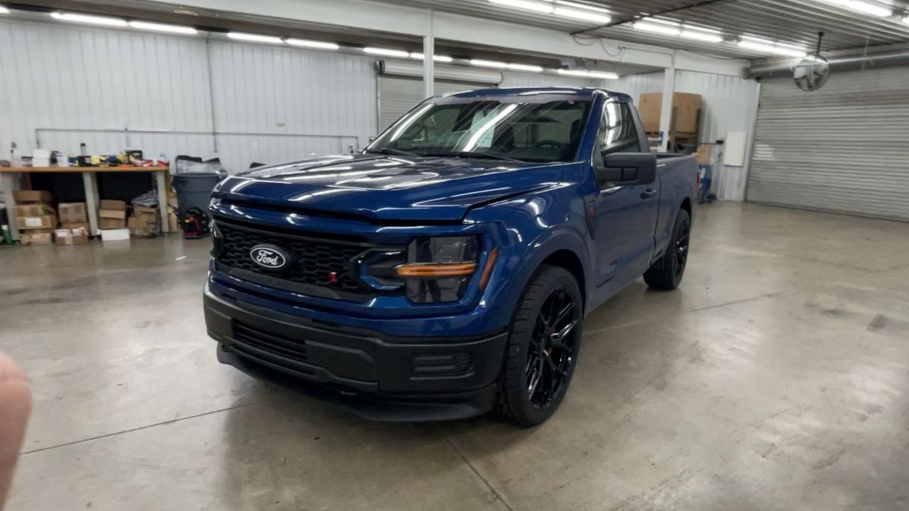 Vehicle Image 4