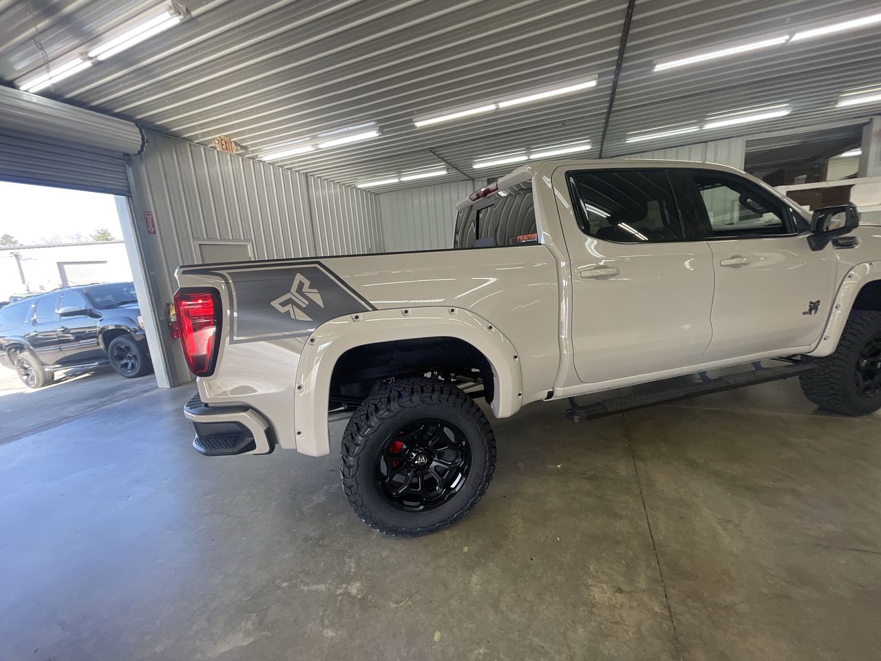 Vehicle Image 8