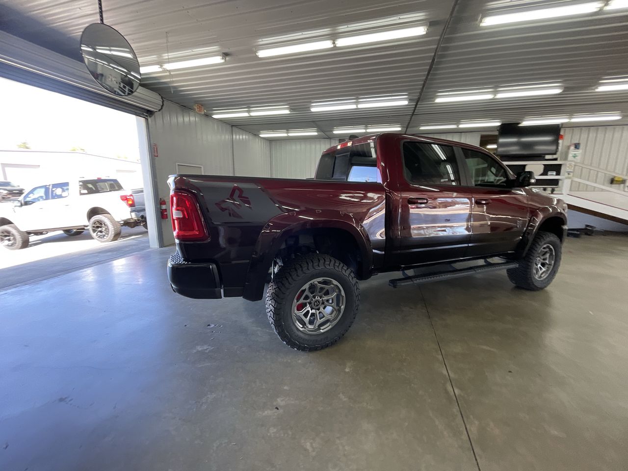 Vehicle Image 8