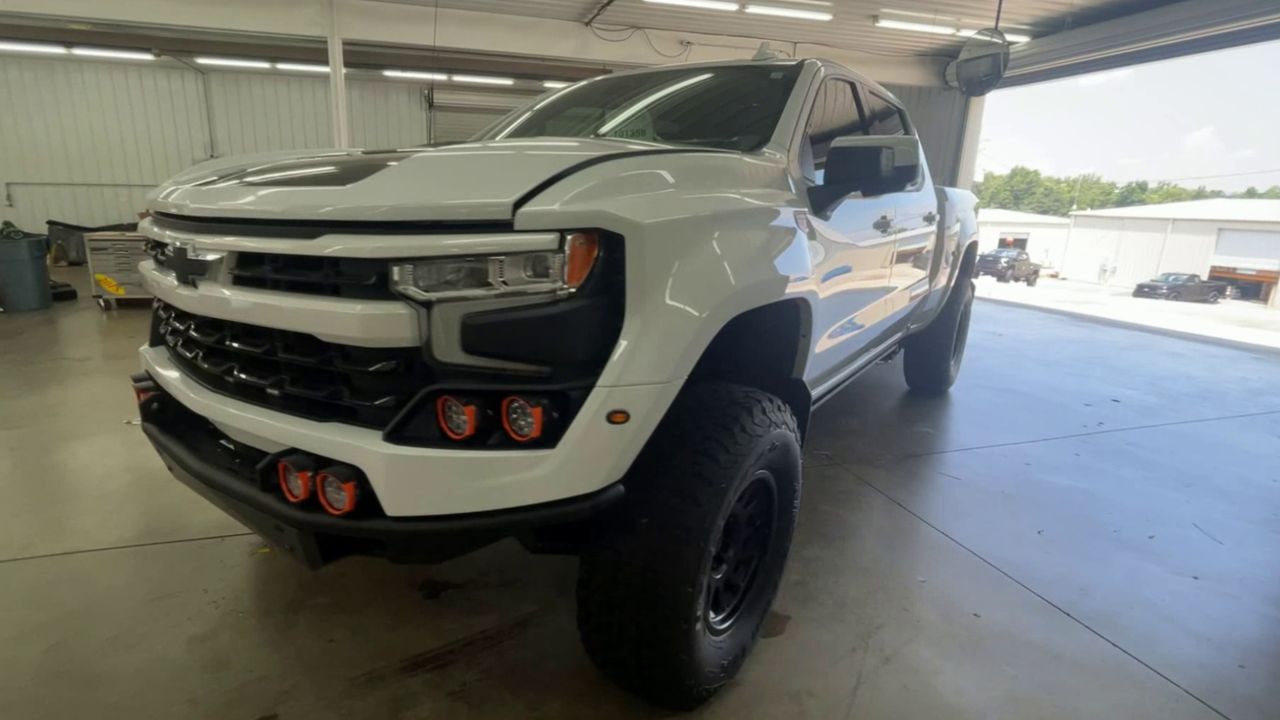Vehicle Image 4