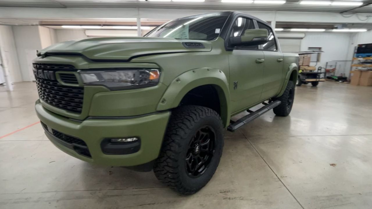 Vehicle Image 4