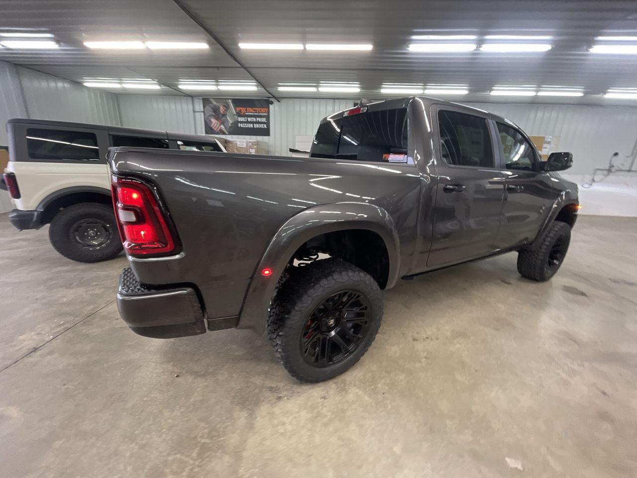 Vehicle Image 8