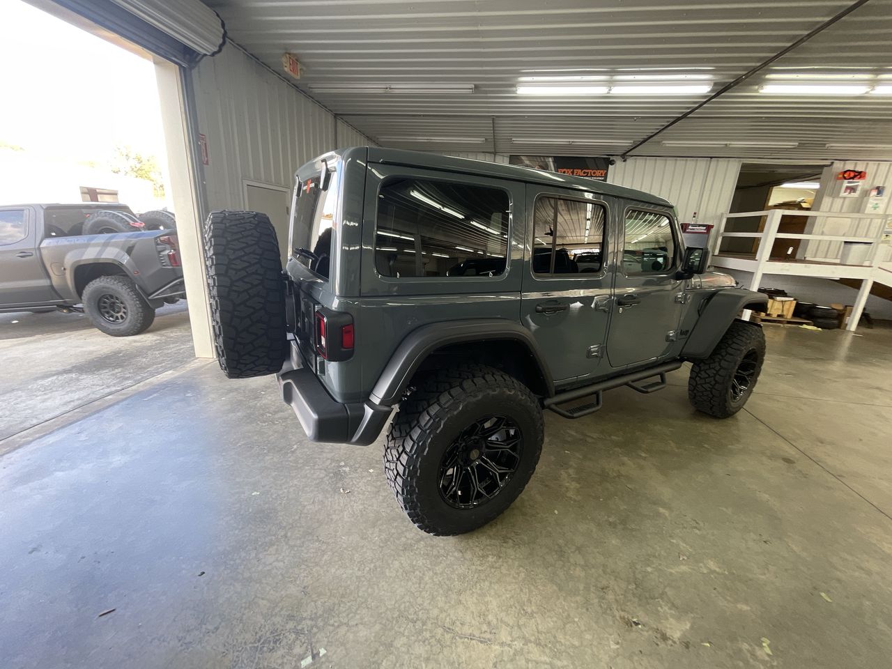 Vehicle Image 8
