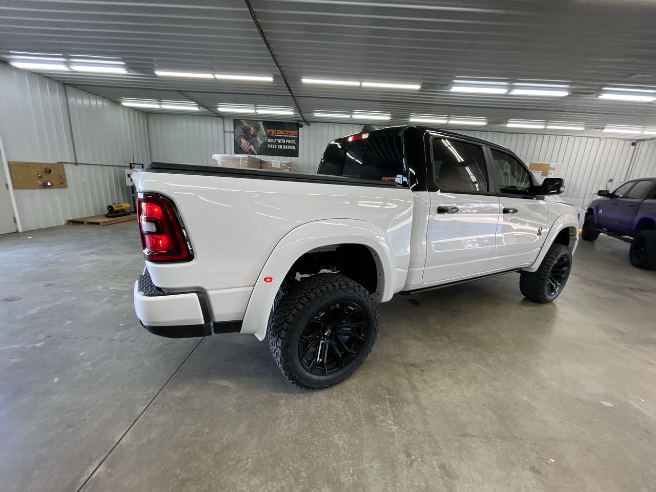 Vehicle Image 8