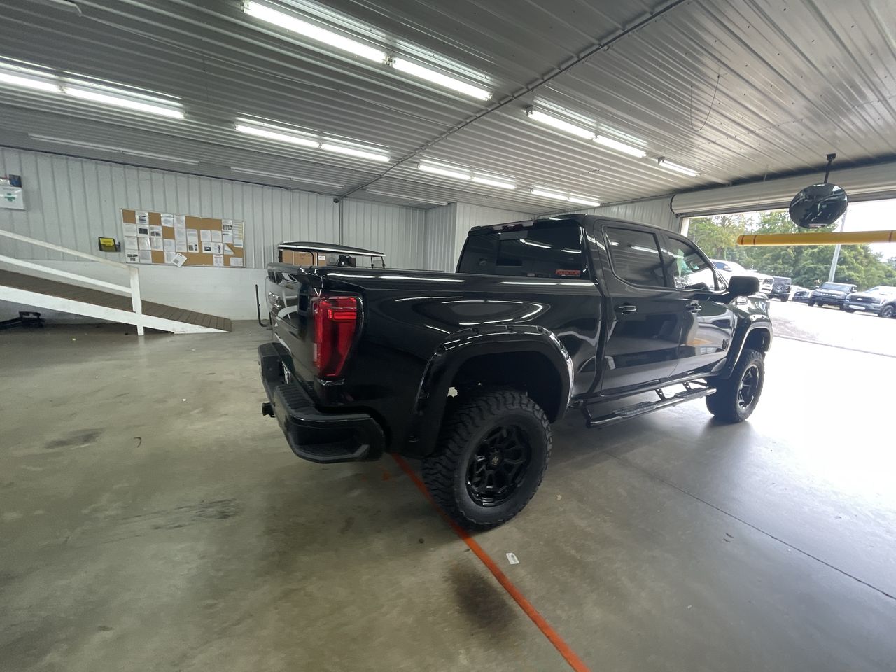 Vehicle Image 7