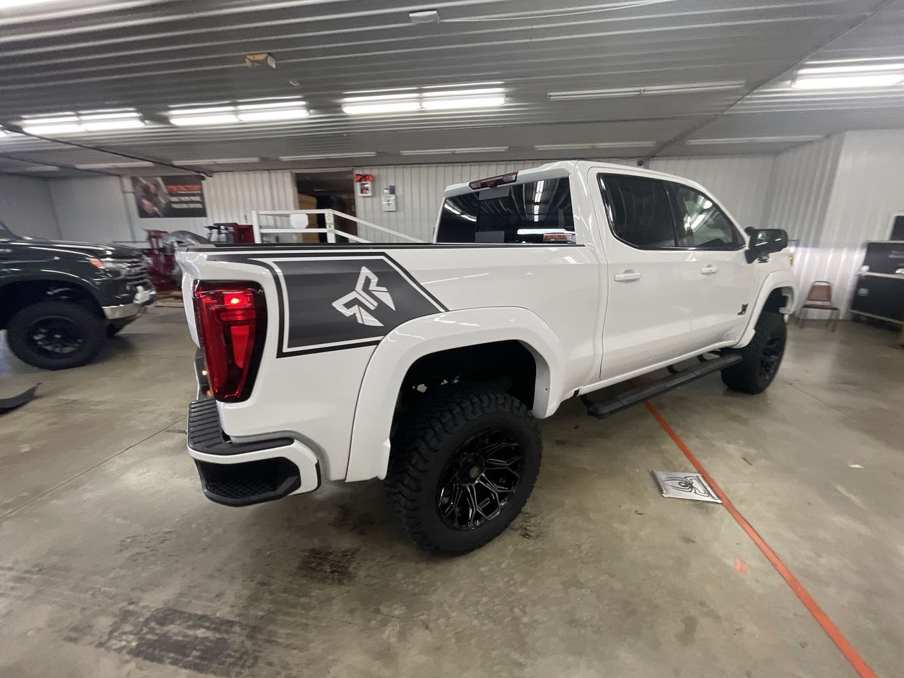 Vehicle Image 7