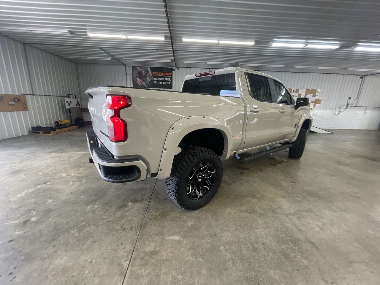 Vehicle Image 8