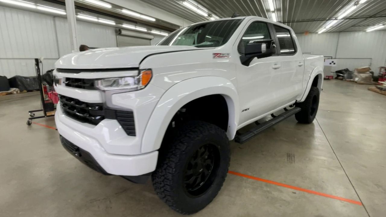 Vehicle Image 4