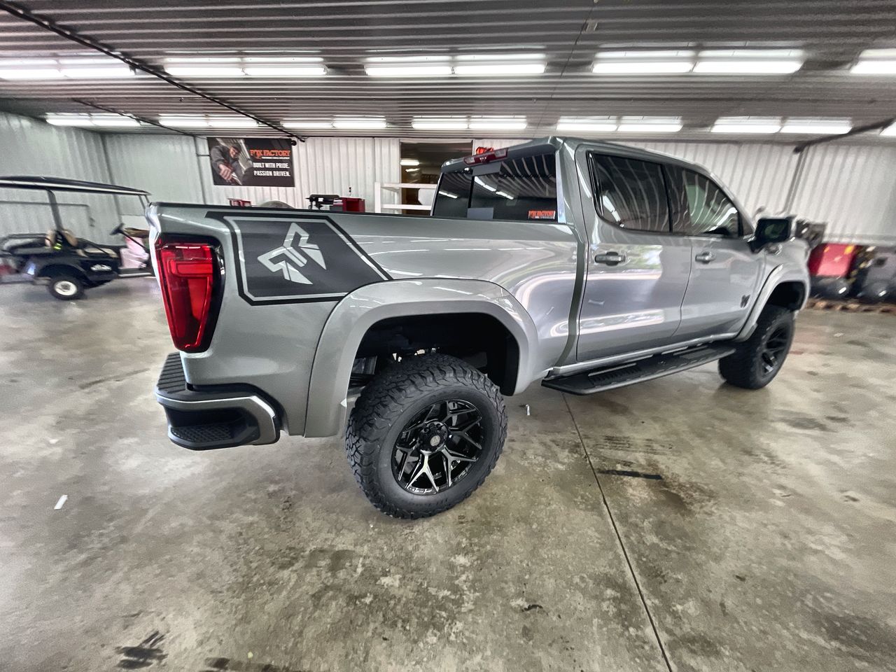 Vehicle Image 8