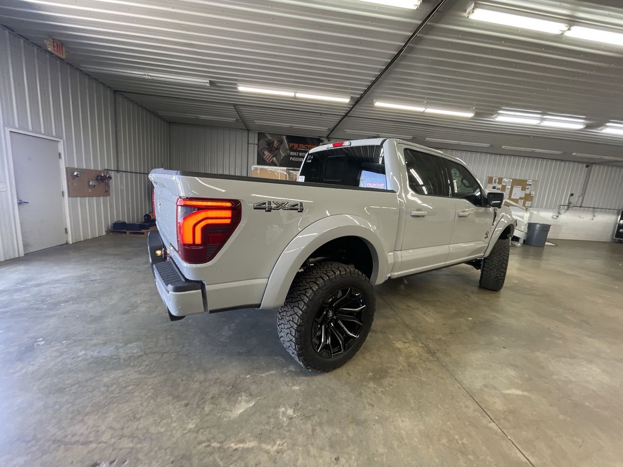 Vehicle Image 8