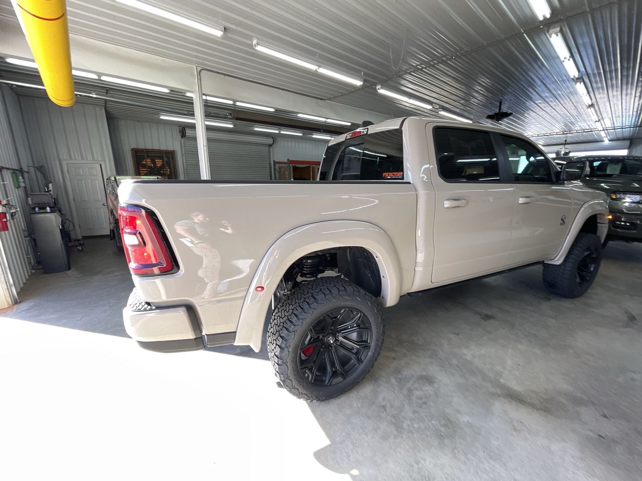 Vehicle Image 8