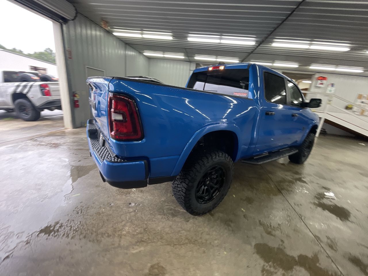 Vehicle Image 7