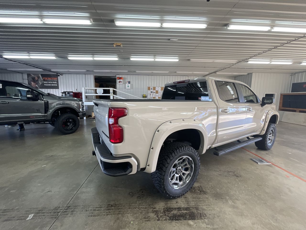 Vehicle Image 8
