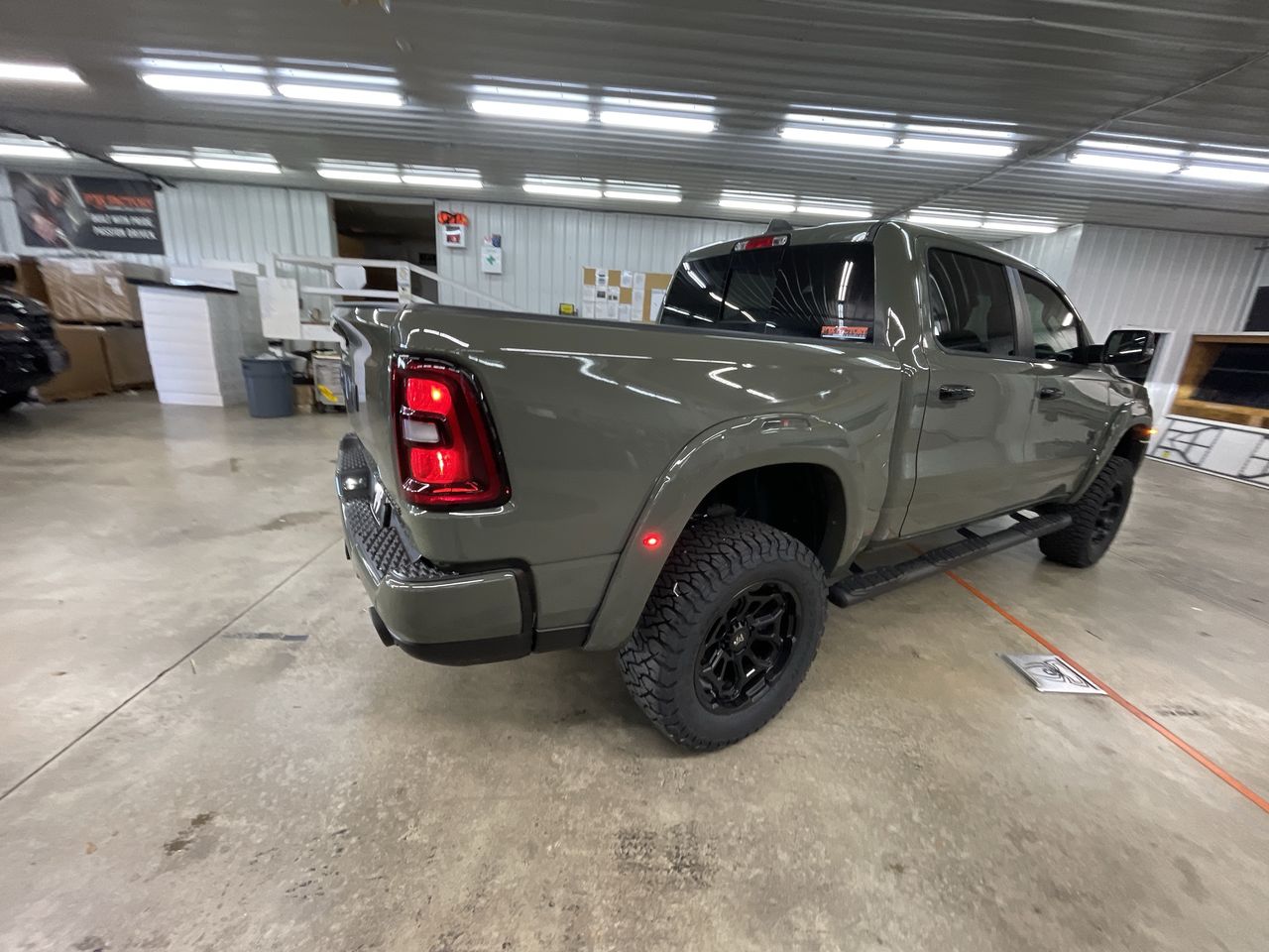 Vehicle Image 8