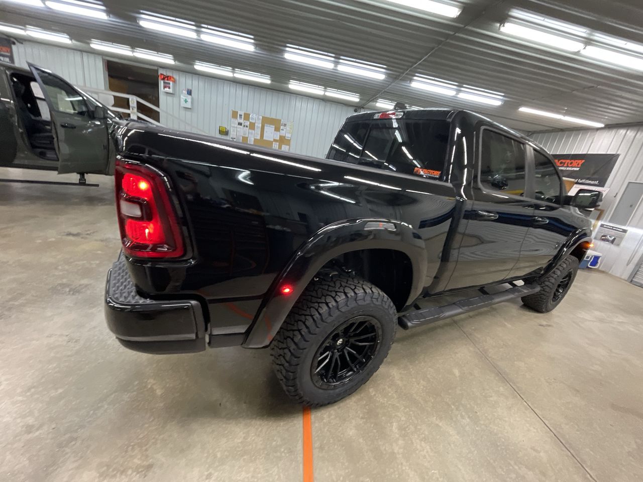 Vehicle Image 8
