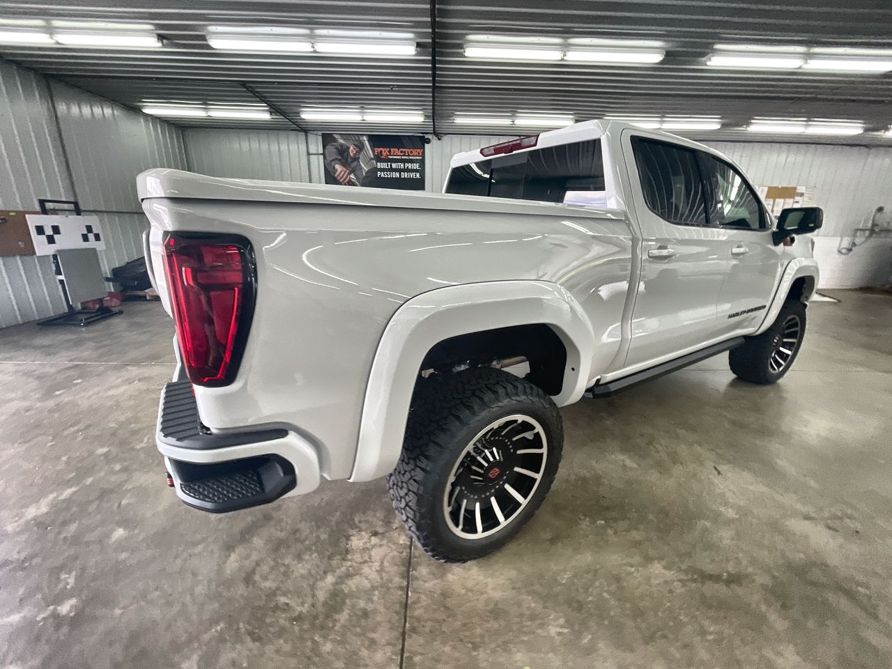 Vehicle Image 8