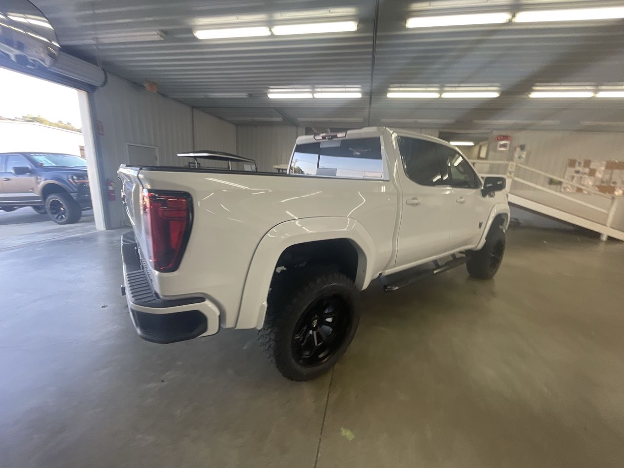 Vehicle Image 7