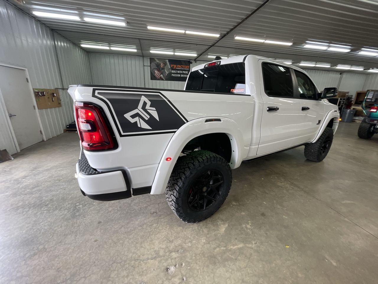 Vehicle Image 8
