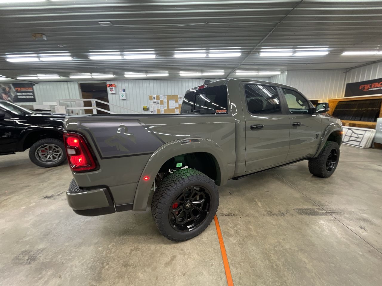 Vehicle Image 8