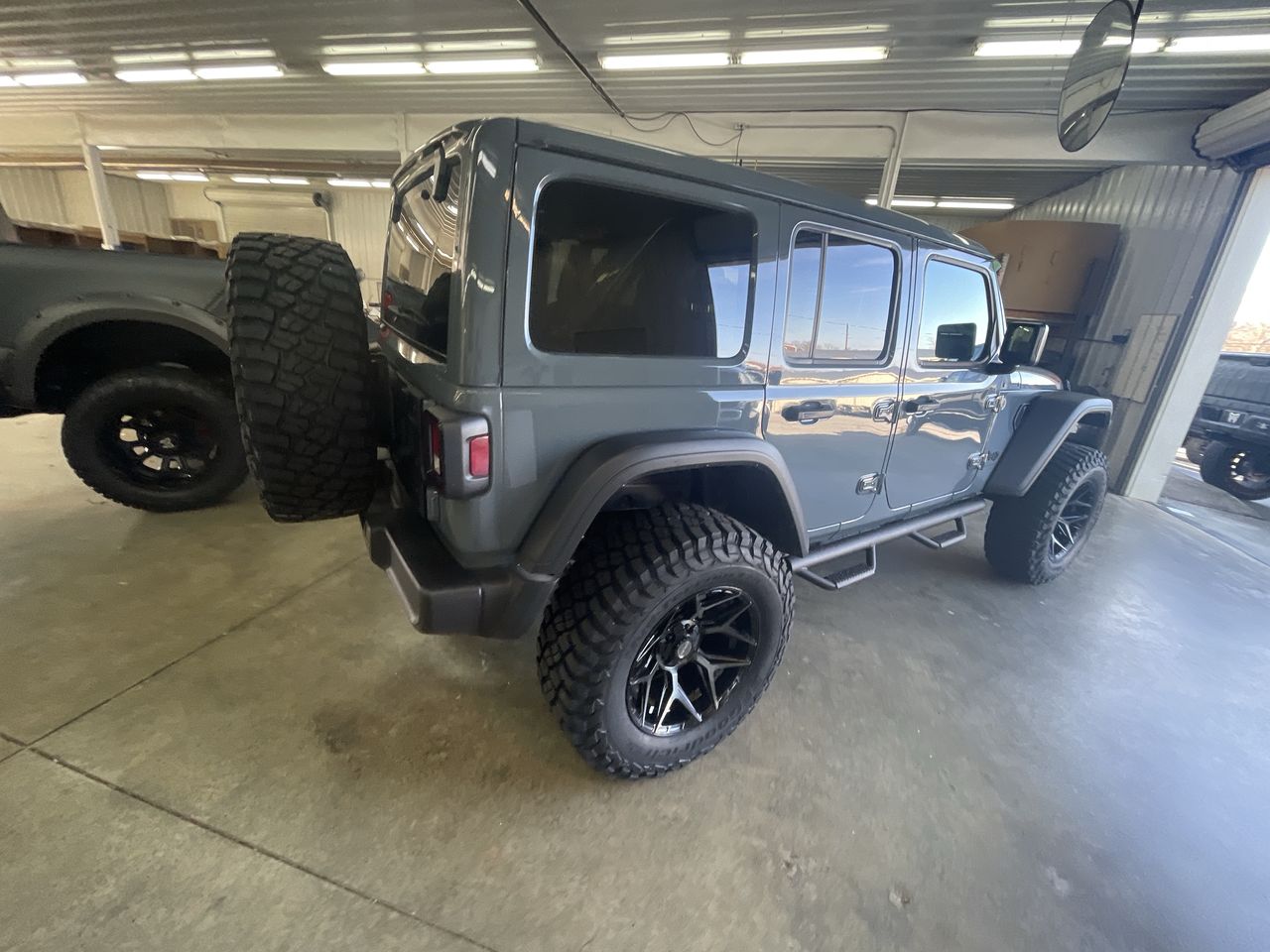 Vehicle Image 8