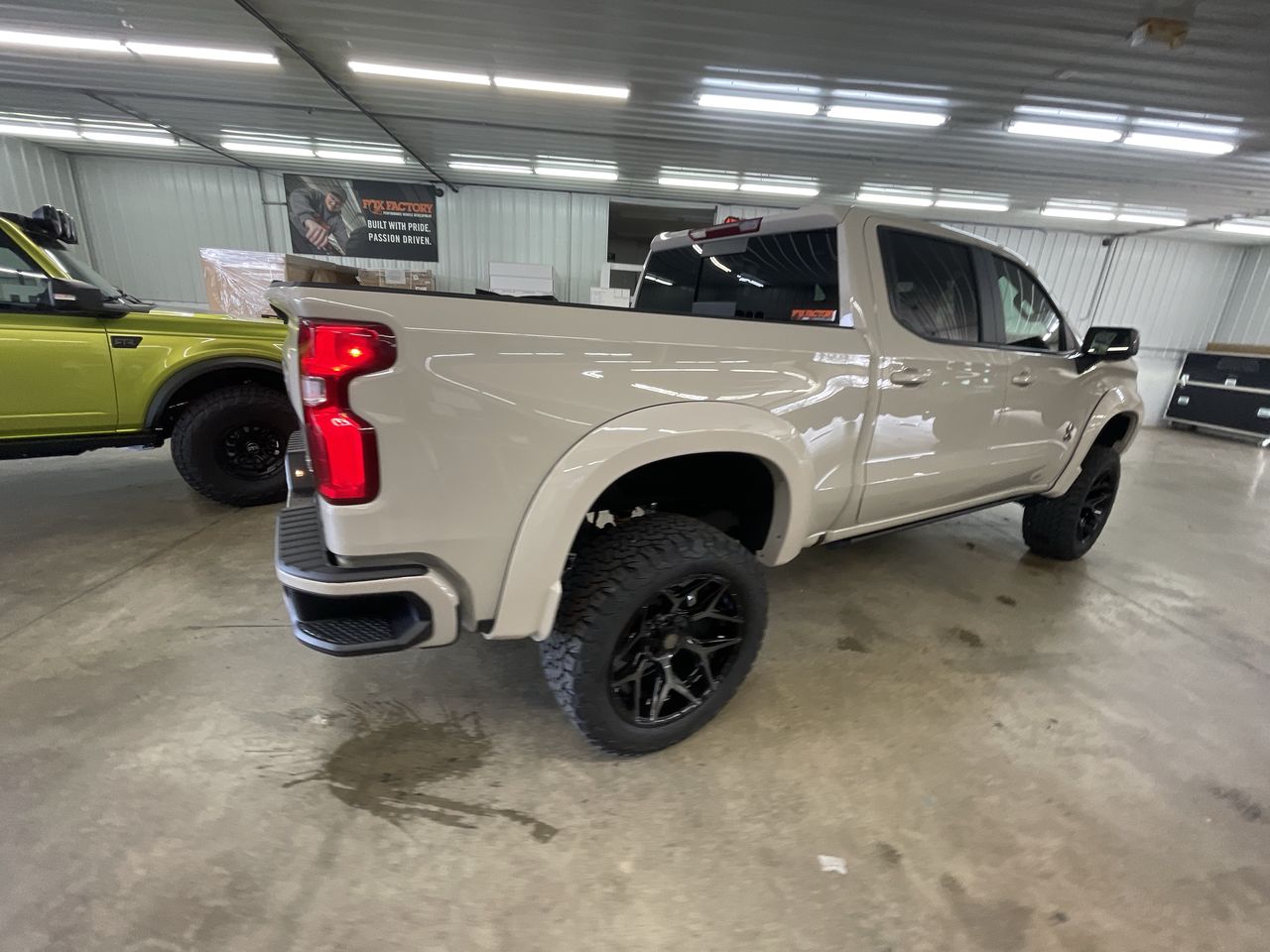 Vehicle Image 8