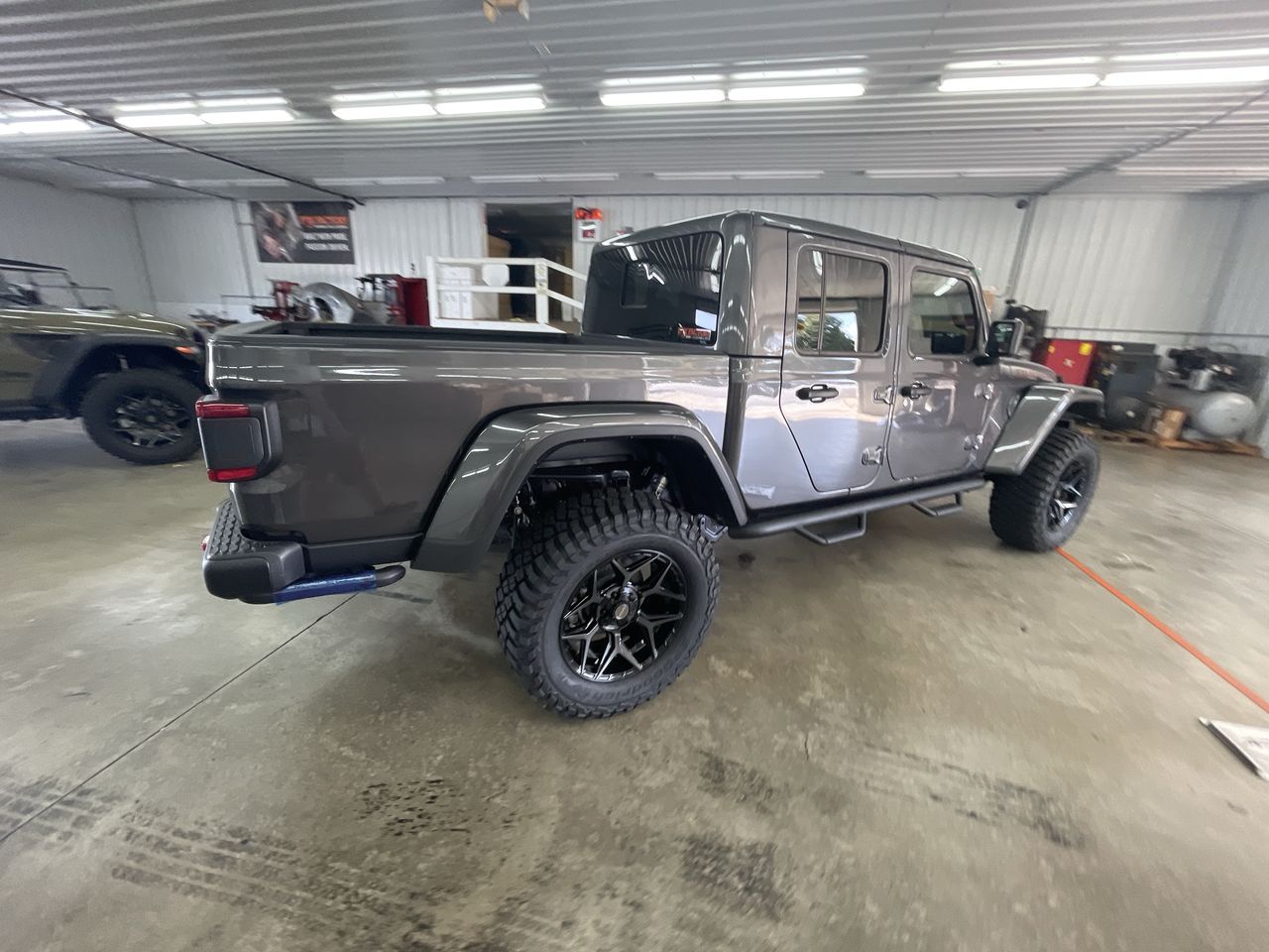 Vehicle Image 7