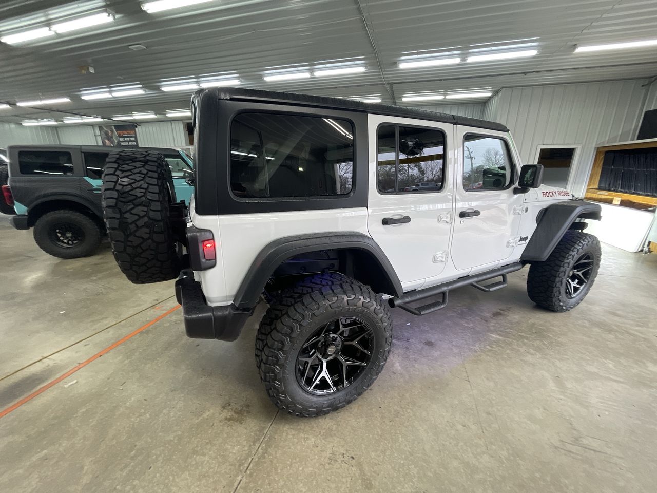 Vehicle Image 8
