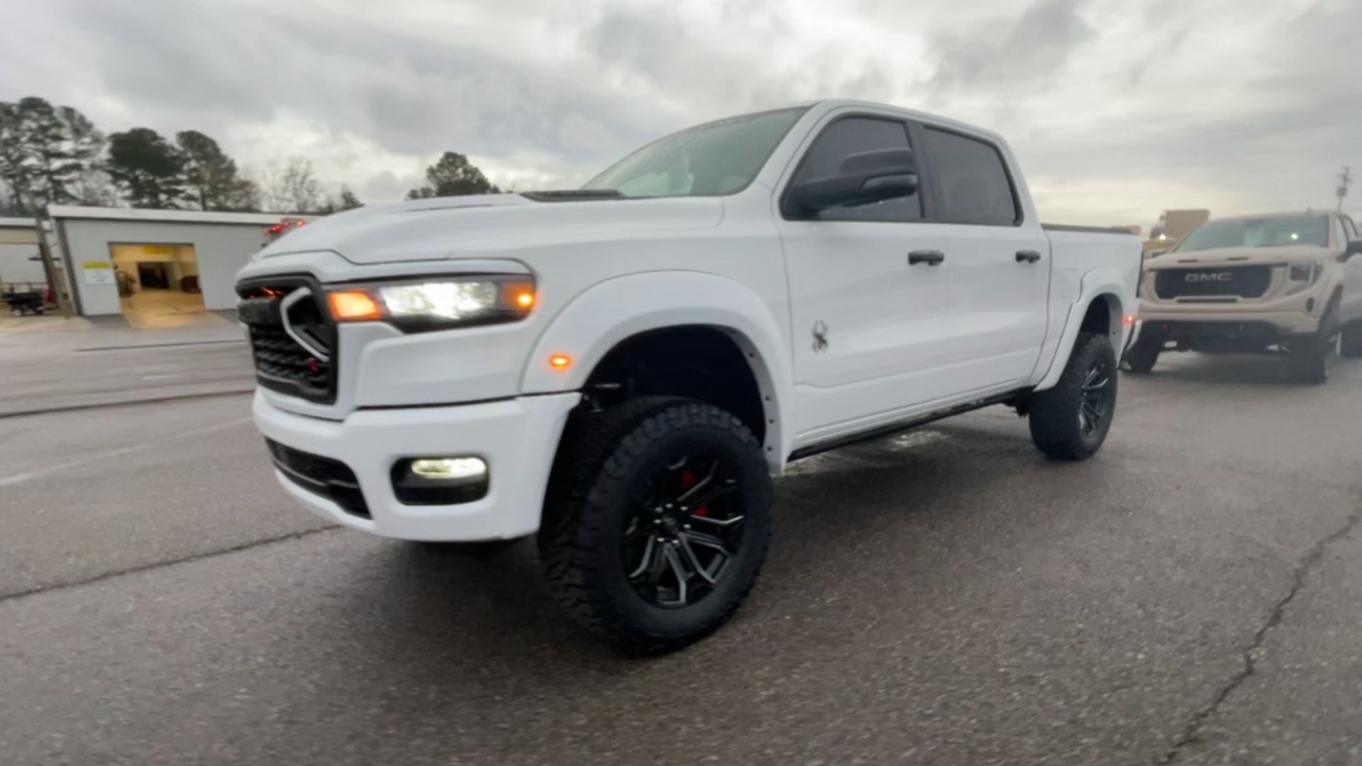 Vehicle Image 4