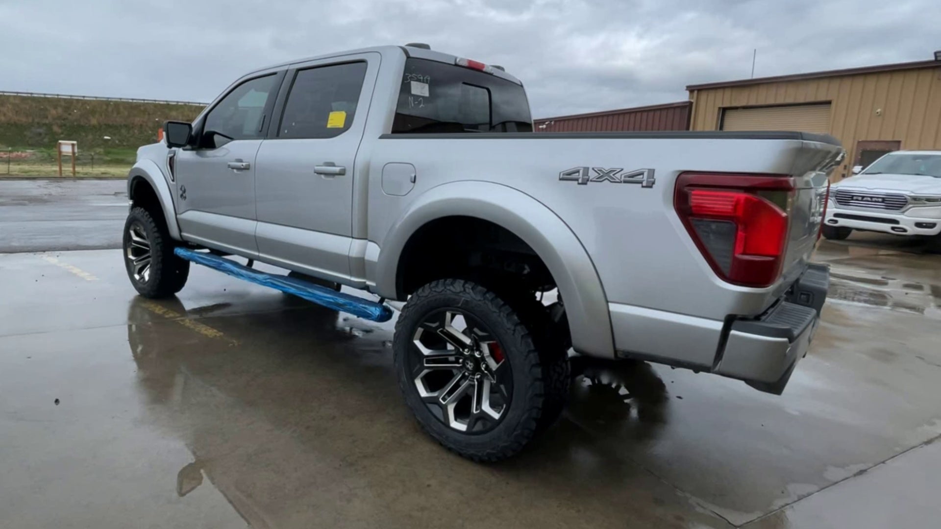 Vehicle Image 4