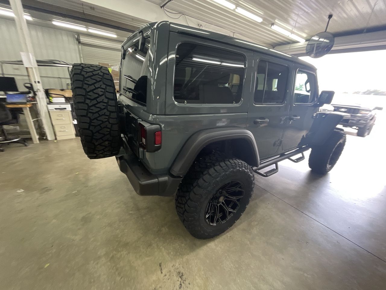 Vehicle Image 7